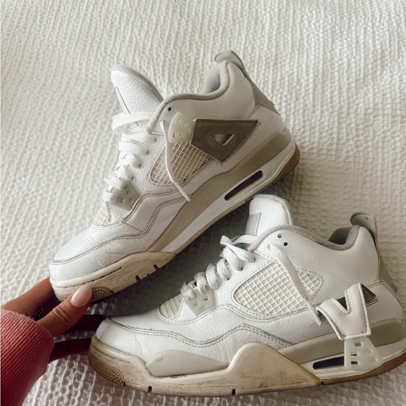 Jordan Shoes - Jordan 4 white/ cream trainers #sneakers #jordan
7 Y/ women’s 8.5